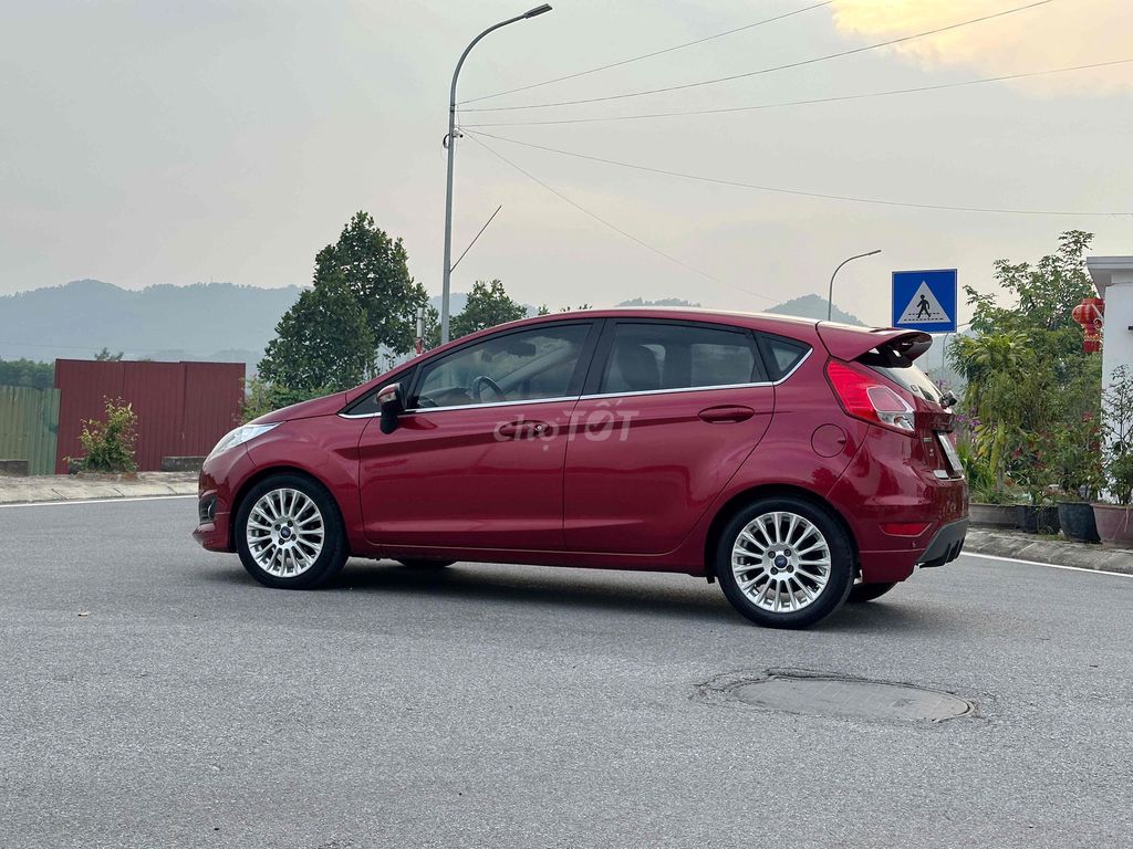 Ford Fiesta 2016 - ảnh 4