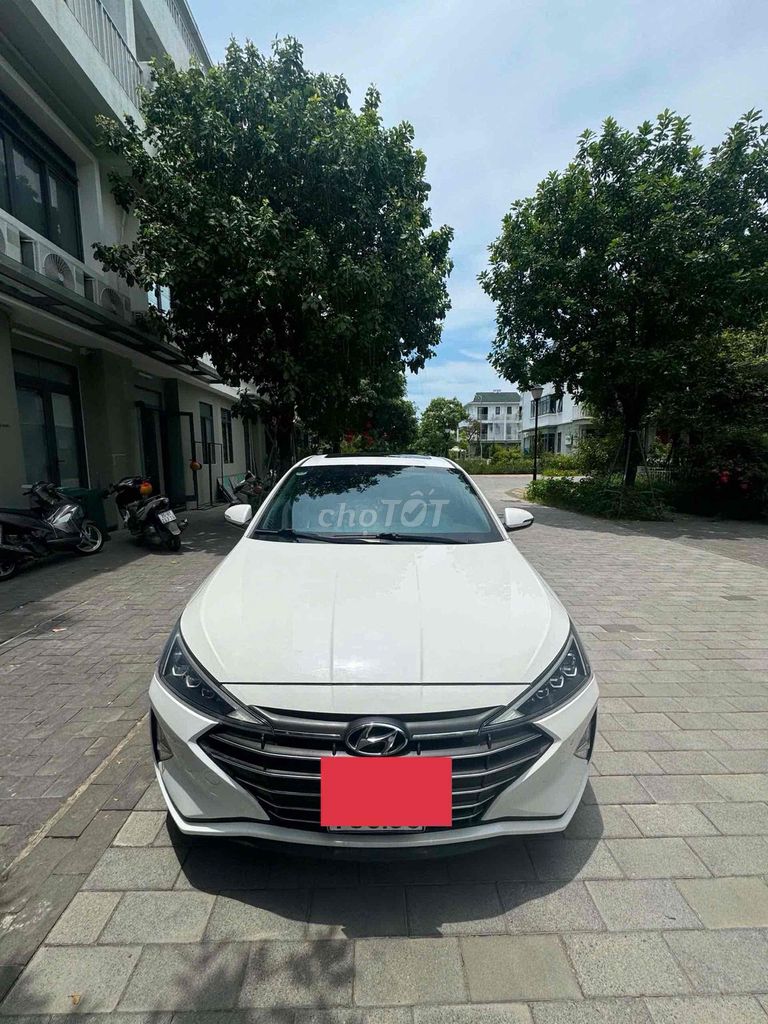 Hyundai Elantra - ảnh 1