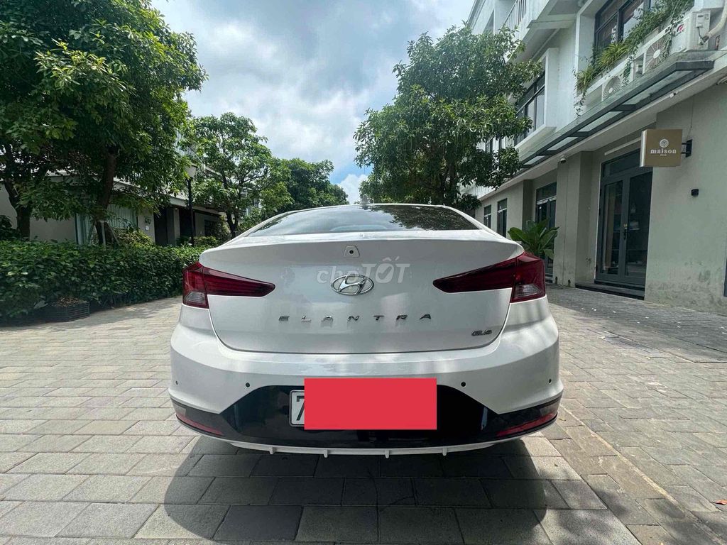Hyundai Elantra - ảnh 2