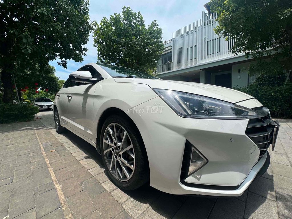Hyundai Elantra - ảnh 3