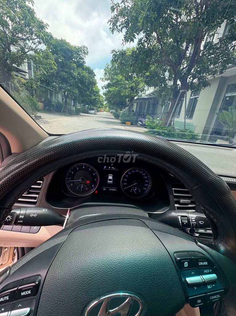 Hyundai Elantra - ảnh 5