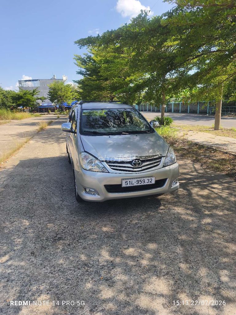 Toyota Innova - ảnh 1