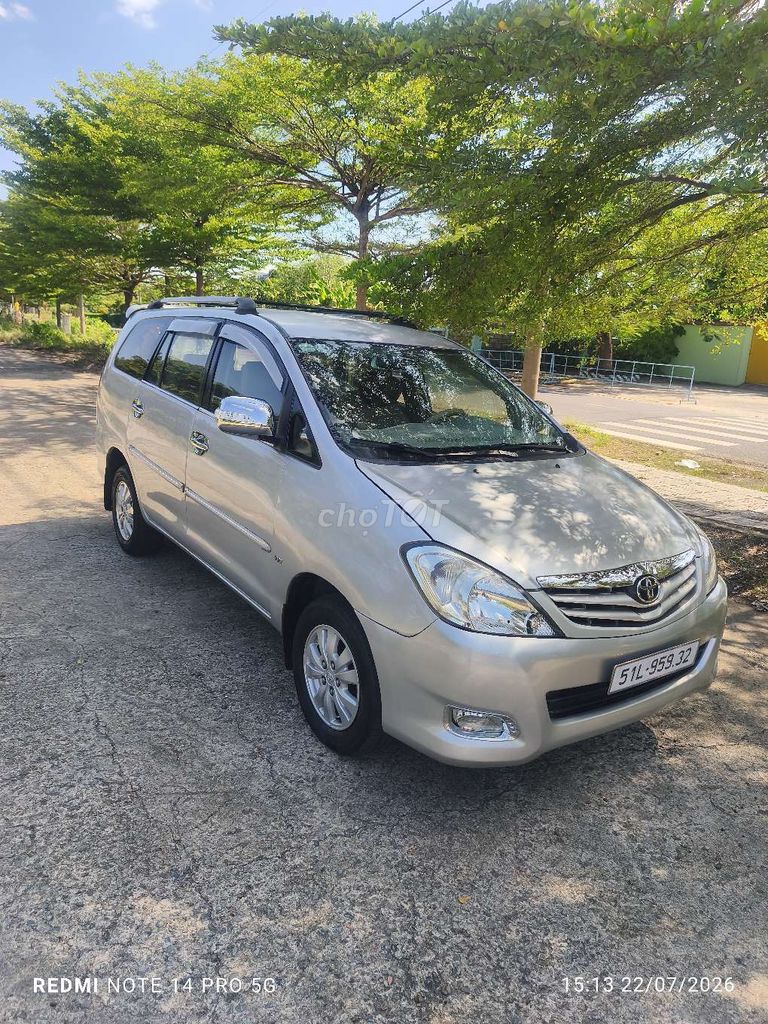 Toyota Innova - ảnh 2