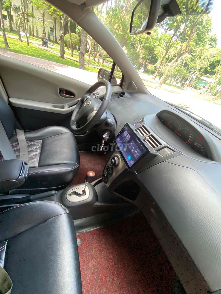 Toyota Yaris 2011 - ảnh 4