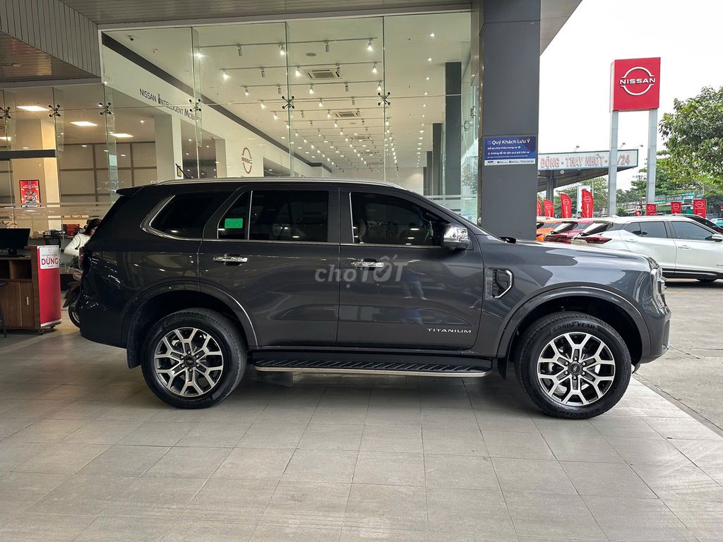 Ford Everest 2023 - ảnh 1