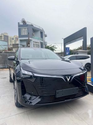 VinFast VF8 - ảnh 1