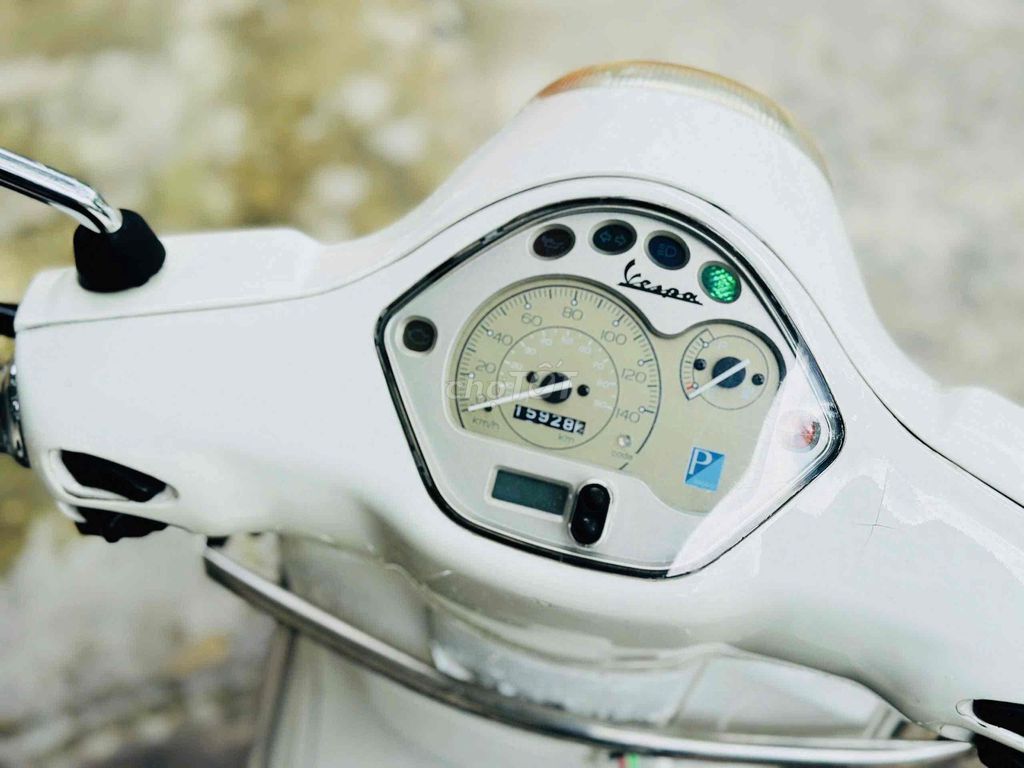 Piaggio Vespa 2012 - ảnh 4