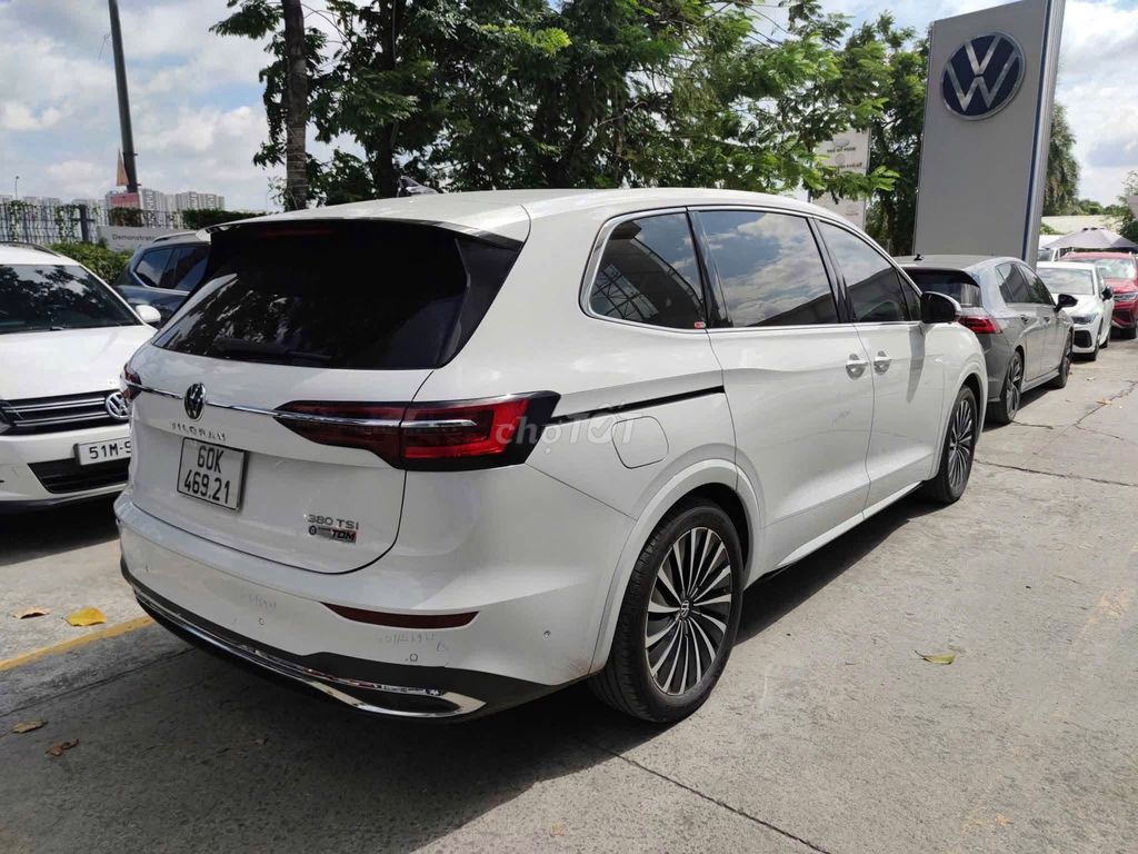 Volkswagen Viloran Luxury 2024 - ảnh 2