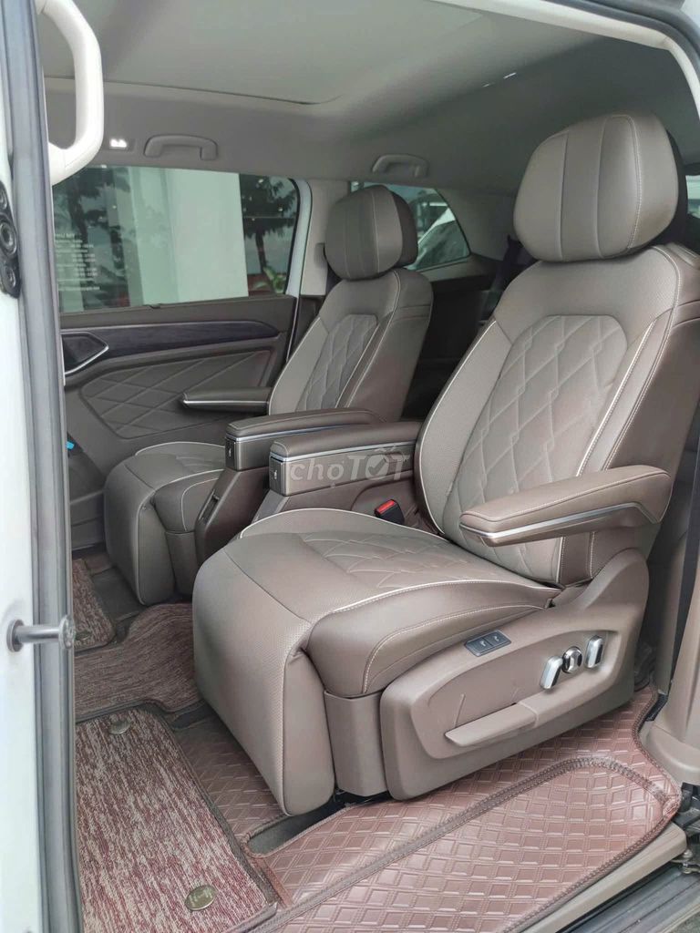 Volkswagen Viloran Luxury 2024 - ảnh 5