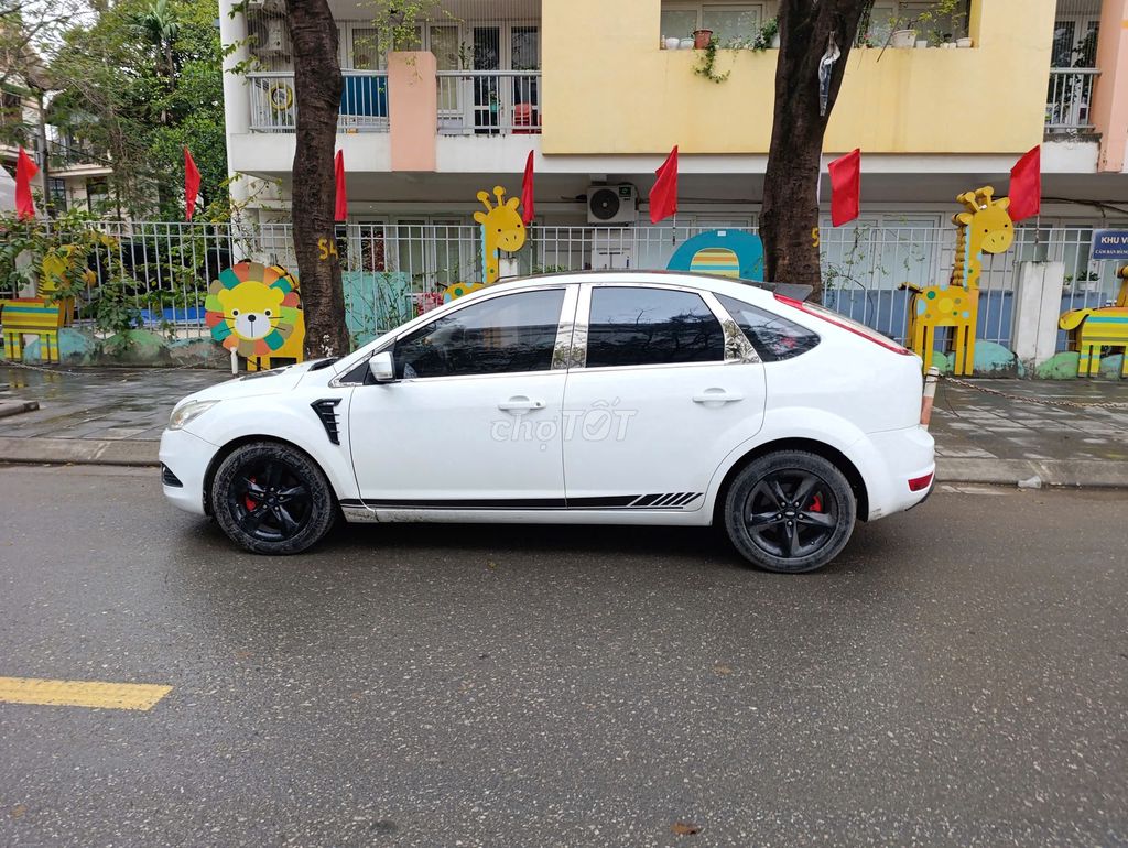 Ford Focus 2010 - ảnh 1