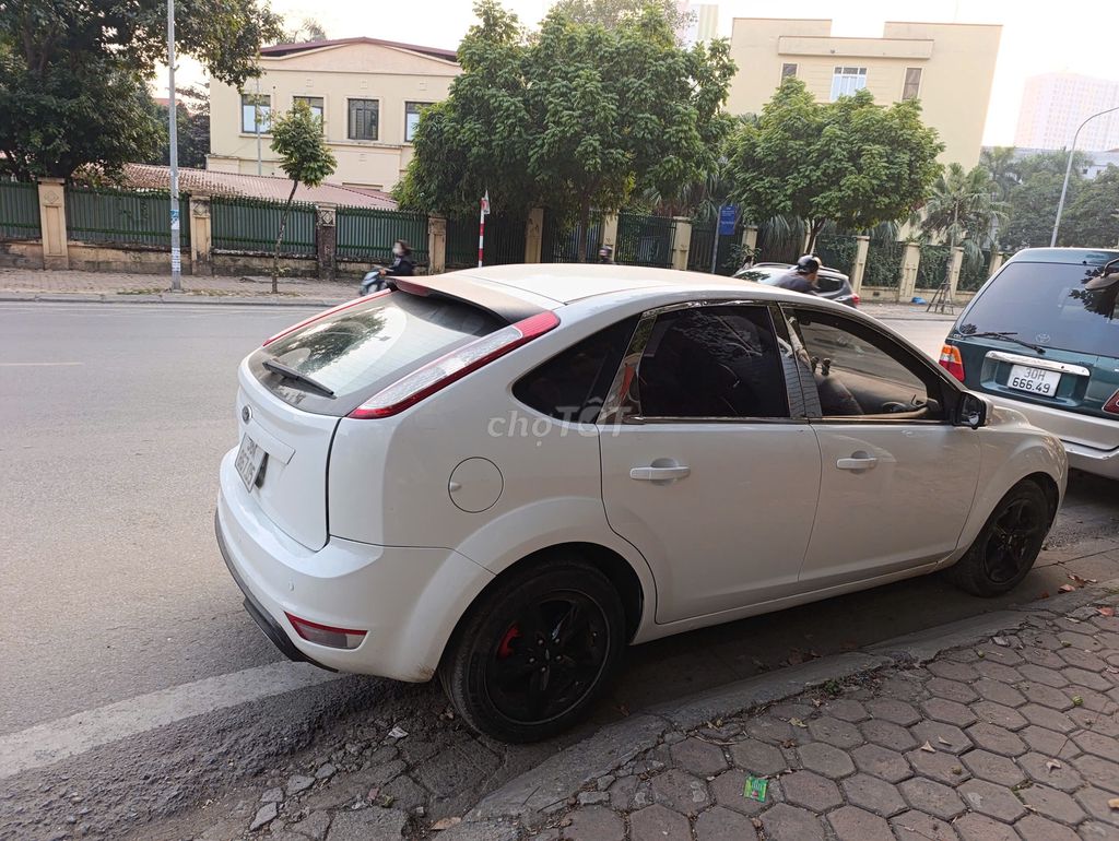 Ford Focus 2010 - ảnh 5