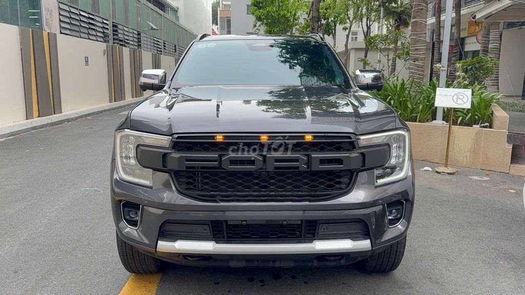 Ford Everest 2025 - ảnh 1