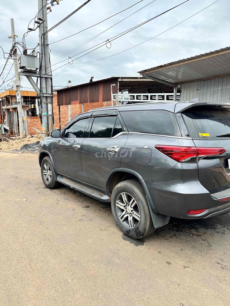 Toyota Fortuner - ảnh 3
