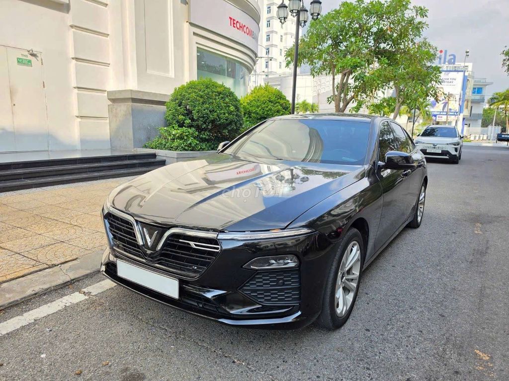 VinFast Lux A2.0 - ảnh 1