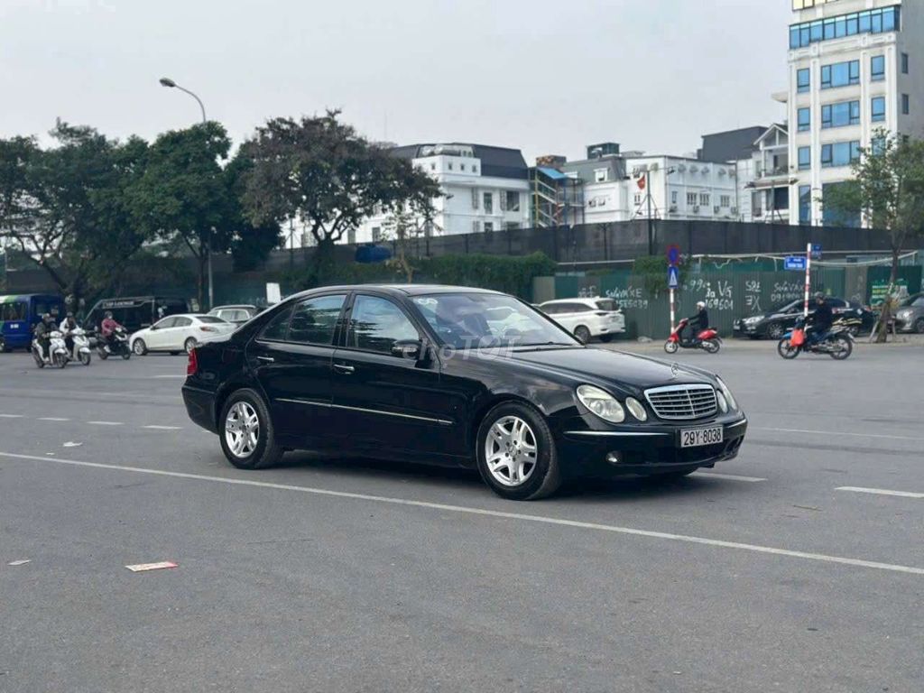 Mercedes-Benz 2005 - ảnh 1