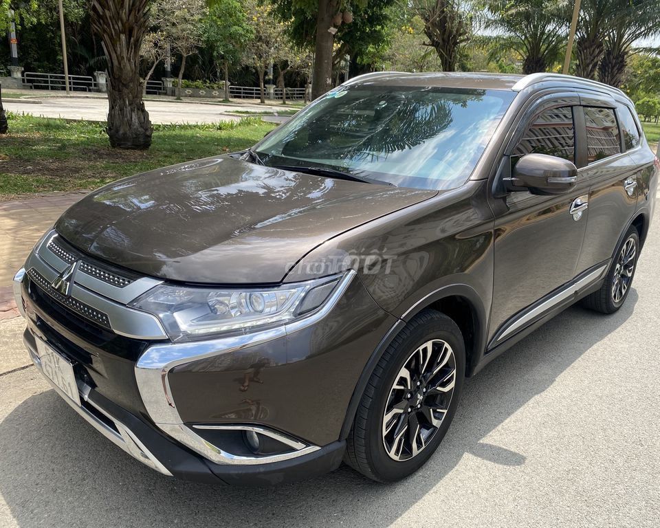 Mitsubishi Outlander - ảnh 1