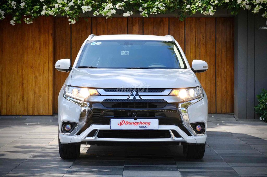 Mitsubishi Outlander 2023 - ảnh 1