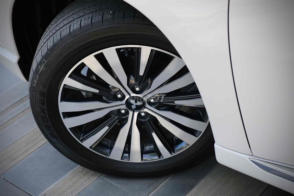 Mitsubishi Outlander 2023 - ảnh 3