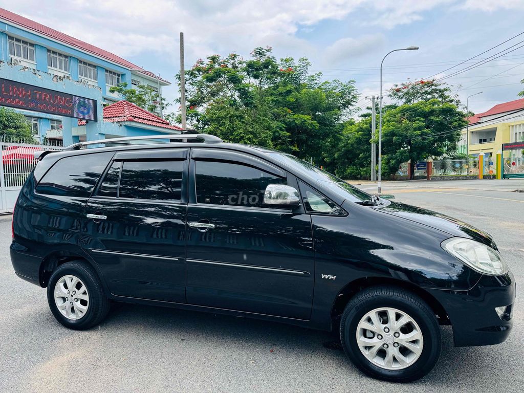 Toyota Innova - ảnh 2