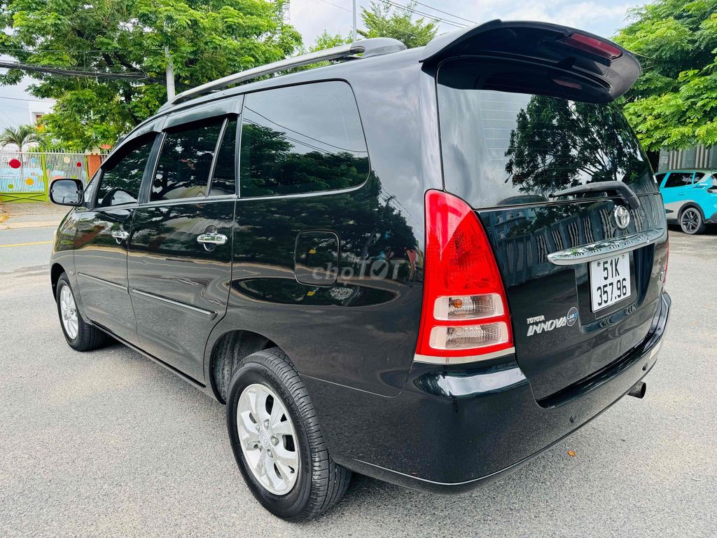 Toyota Innova - ảnh 4