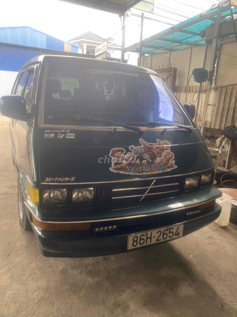 Toyota Hiace - ảnh 1