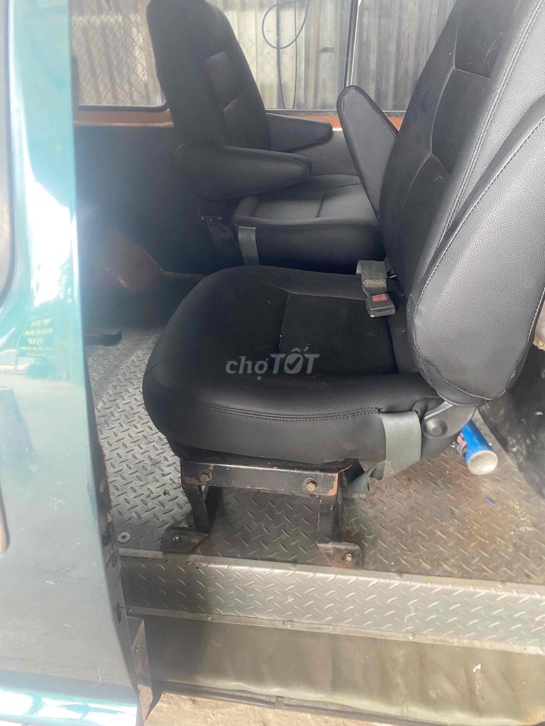 Toyota Hiace - ảnh 4