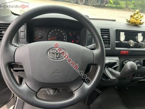 Toyota Hiace 2018 - ảnh 4
