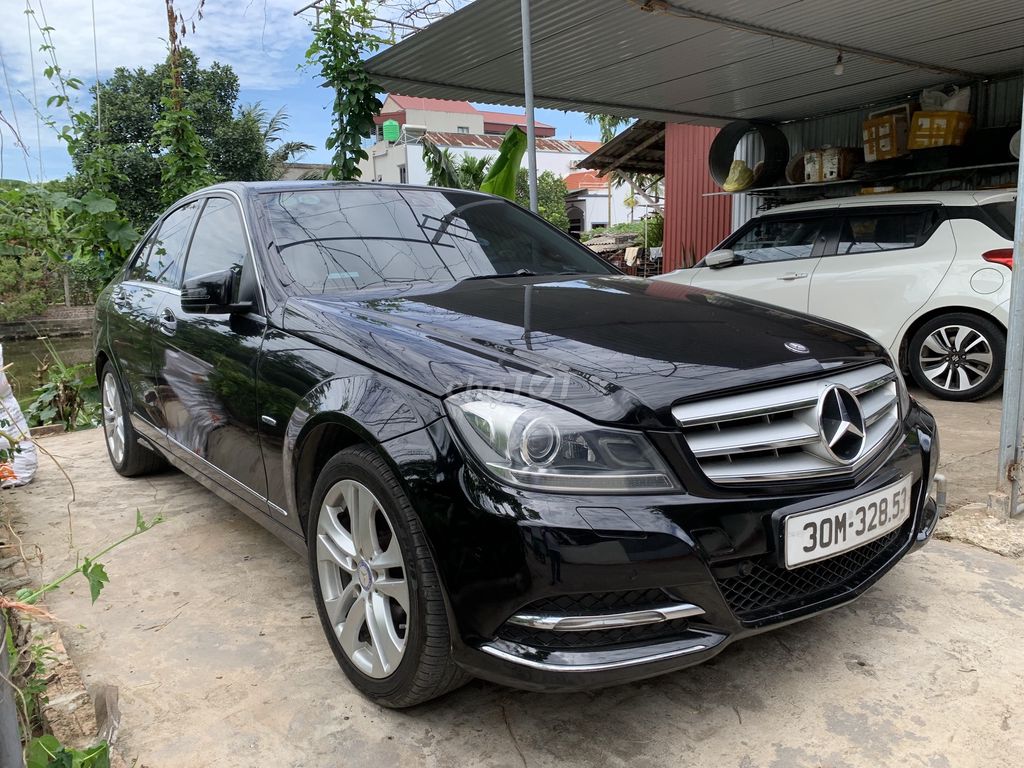 Mercedes-Benz 2012 - ảnh 1