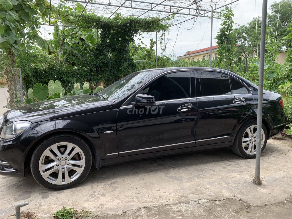 Mercedes-Benz 2012 - ảnh 2