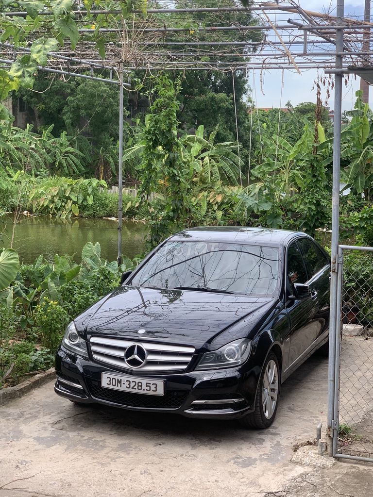 Mercedes-Benz 2012 - ảnh 3
