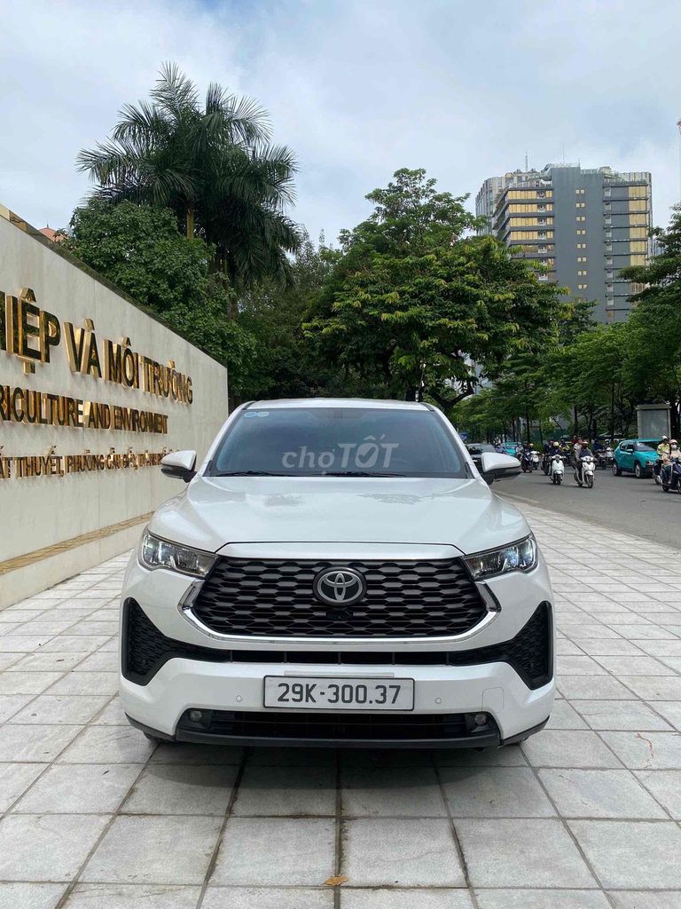 Toyota Innova Cross 2024 - ảnh 1