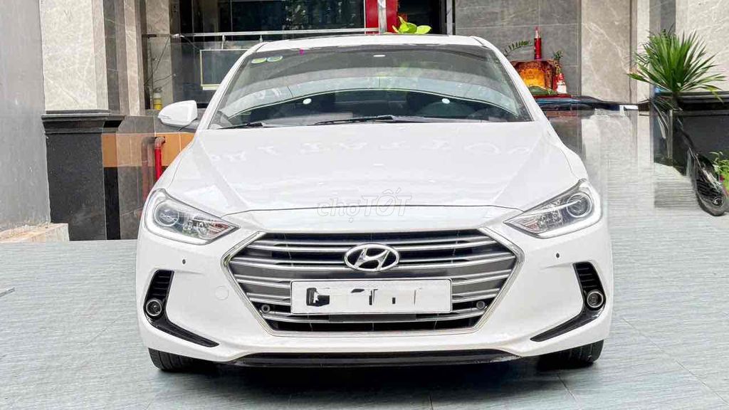 Hyundai Elantra 2018 - ảnh 1