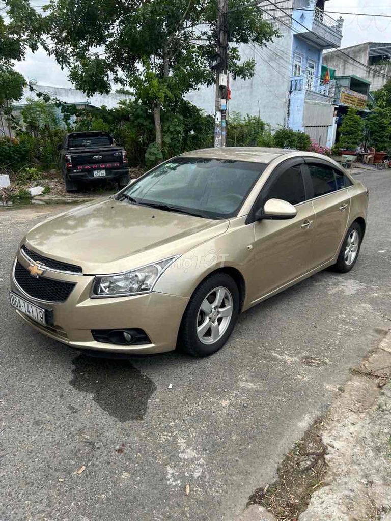 Chevrolet Cruze 2011 - ảnh 2