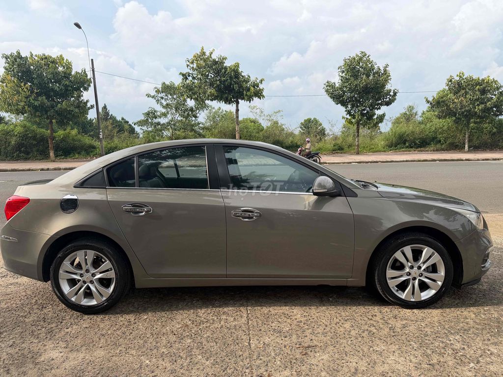 Chevrolet Cruze - ảnh 2