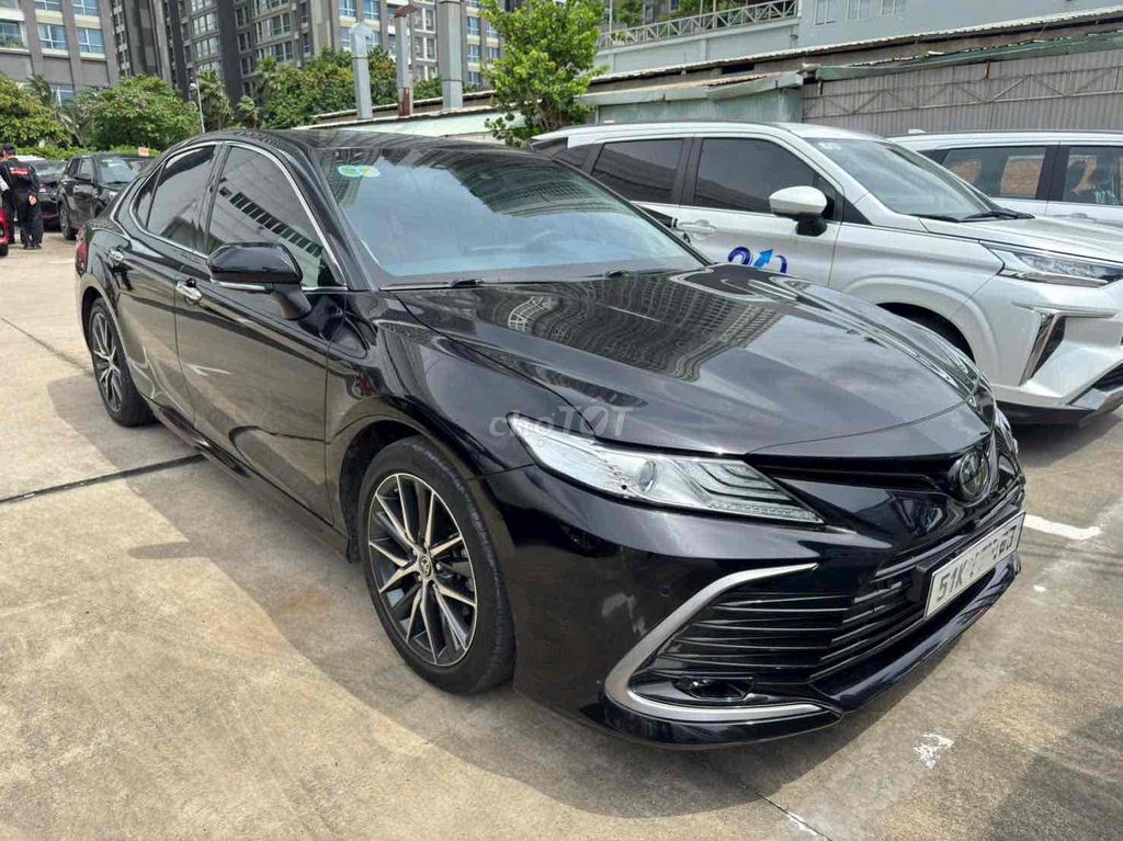 Toyota Camry - ảnh 2