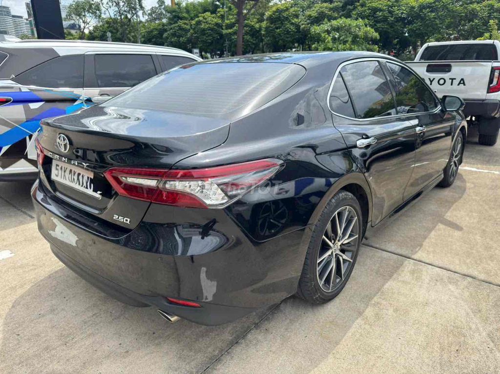 Toyota Camry - ảnh 4