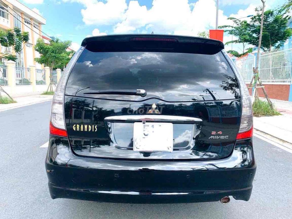 Mitsubishi Grandis 2009 - ảnh 2