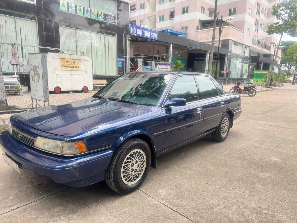 Toyota Camry - ảnh 2