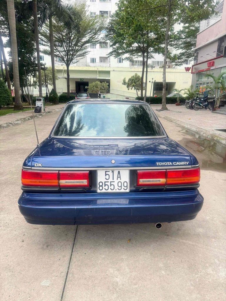 Toyota Camry - ảnh 4