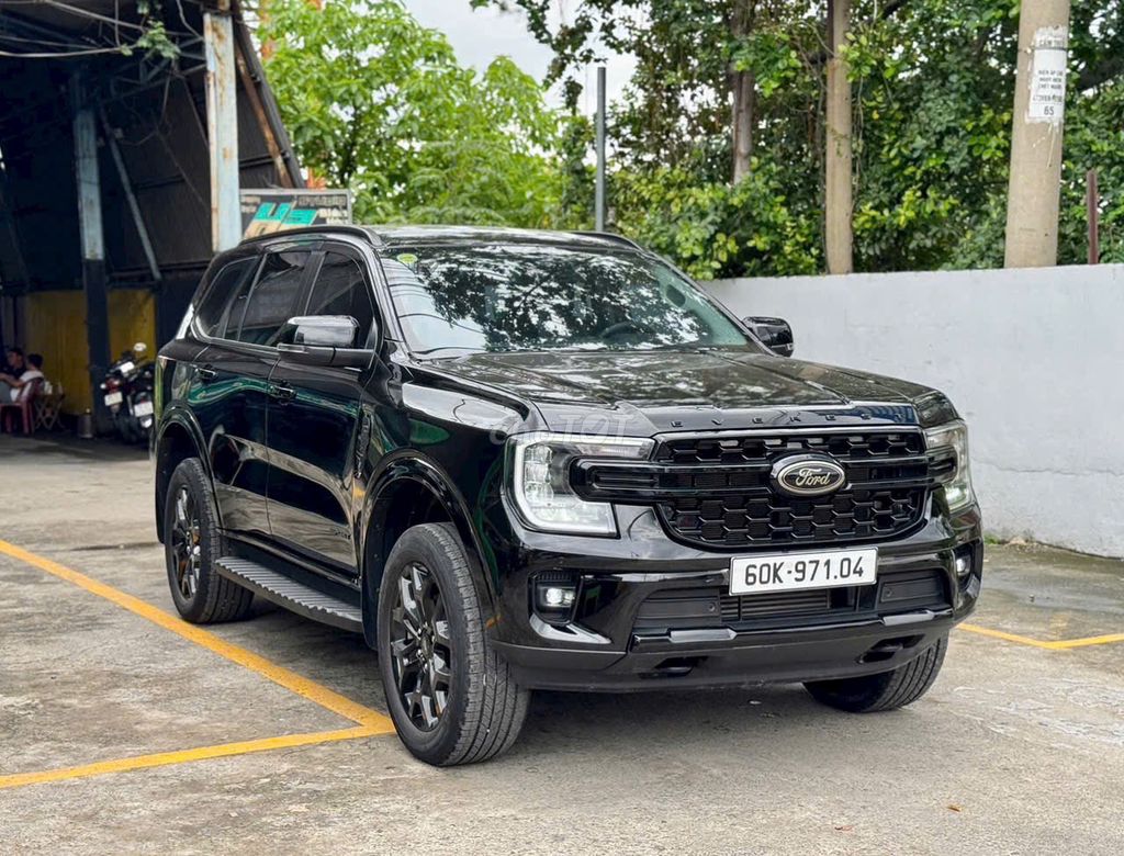 Ford Everest 2023 - ảnh 1