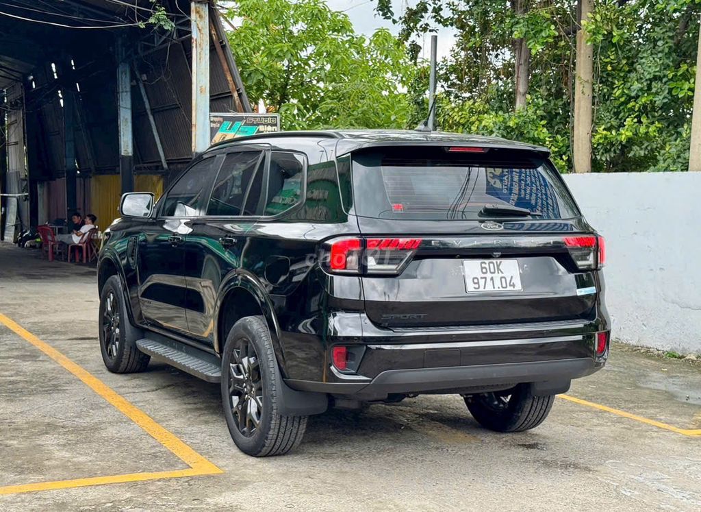 Ford Everest 2023 - ảnh 2