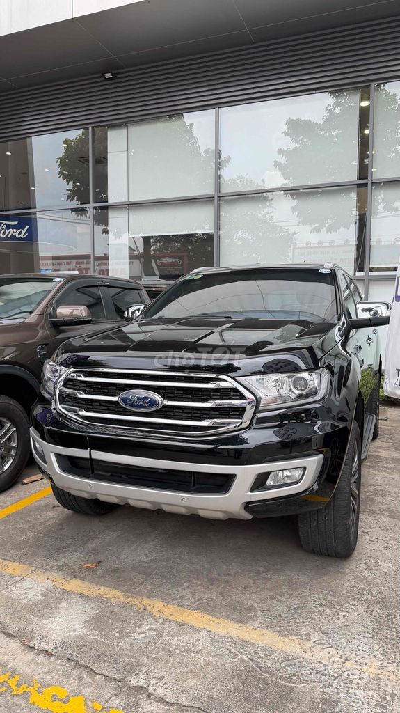 Ford Everest - ảnh 1