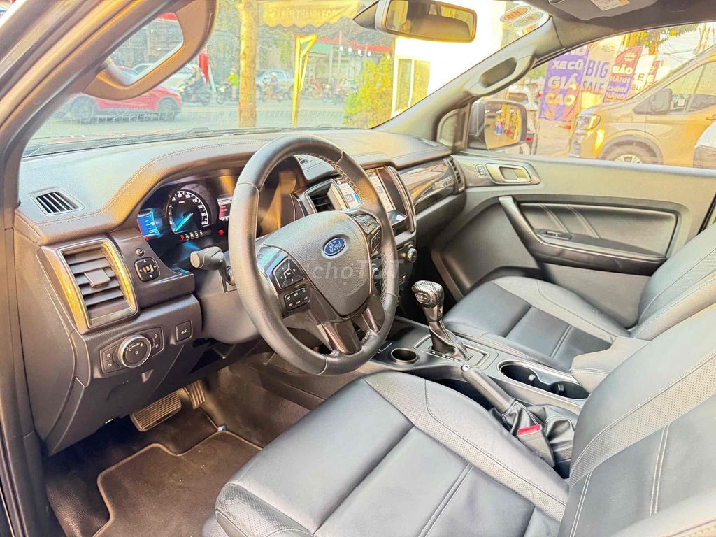Ford Everest - ảnh 2