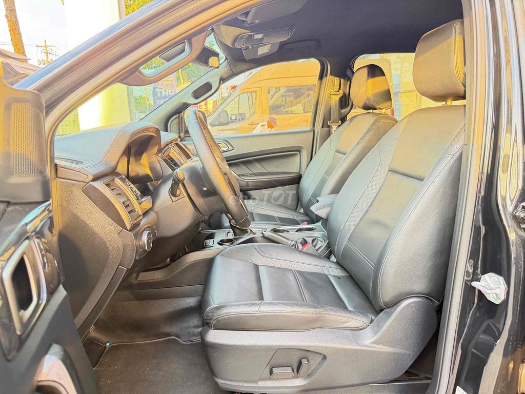 Ford Everest - ảnh 3