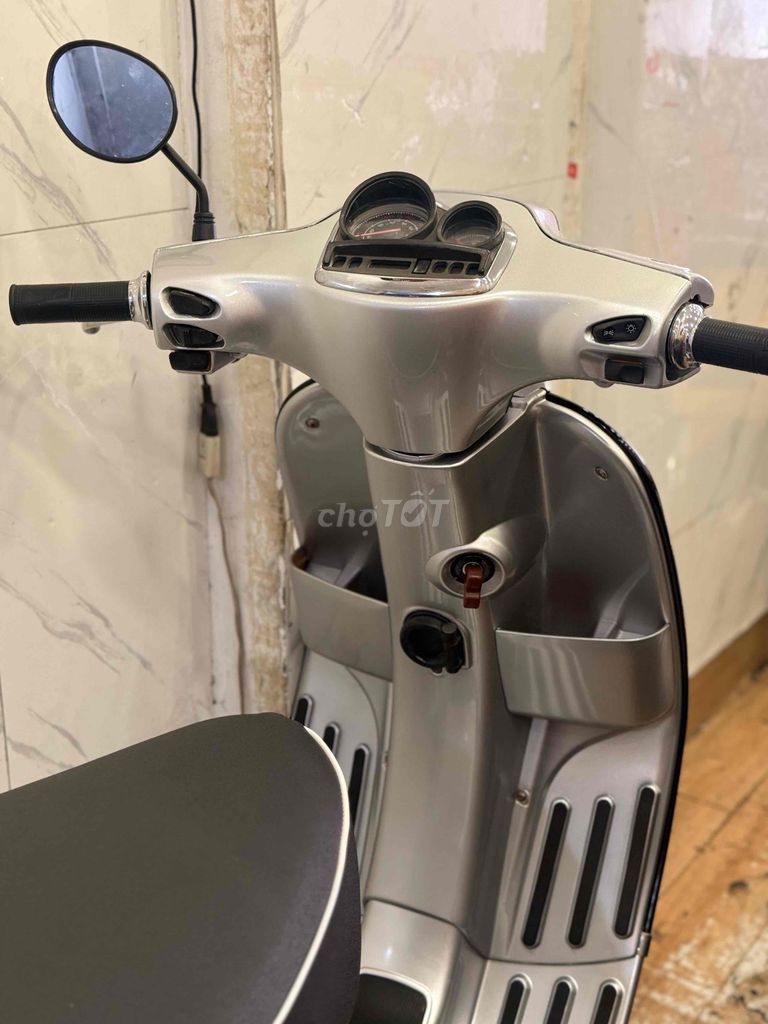 Piaggio Vespa 2012 - ảnh 3