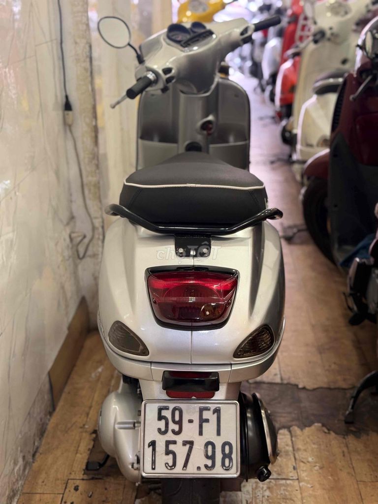 Piaggio Vespa 2012 - ảnh 4