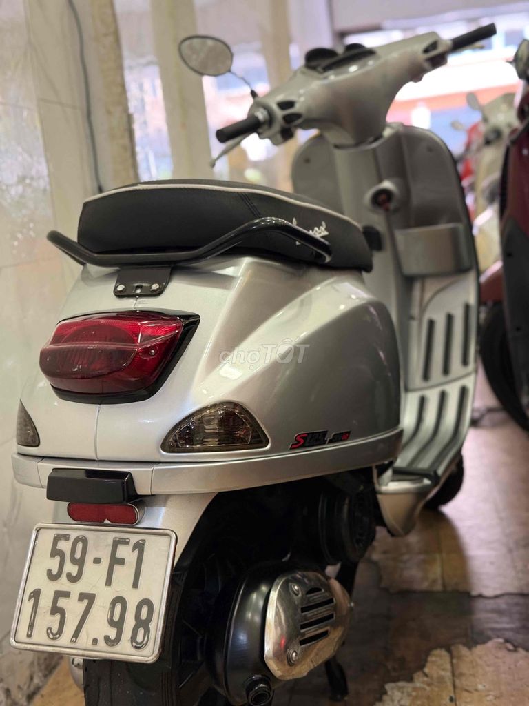 Piaggio Vespa 2012 - ảnh 5