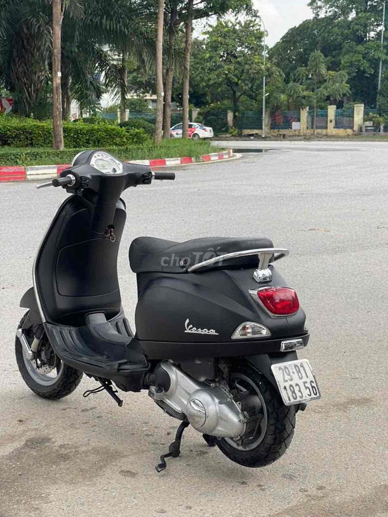 Piaggio Vespa 2012 - ảnh 4