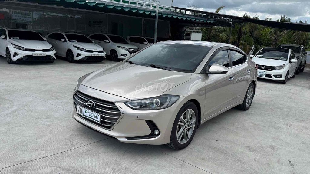 Hyundai Elantra 2.0 AT 2018 - ảnh 2