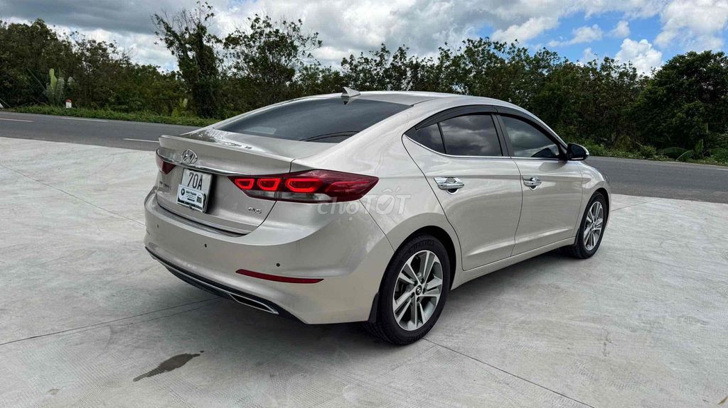 Hyundai Elantra 2.0 AT 2018 - ảnh 3